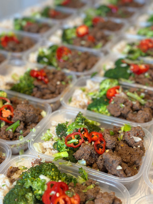 M2🌶️Crispy Chilli Garlic Fried Beef with Wholegrain Rice & Broccoli. 423 calories. 39GC/13GF/34GP