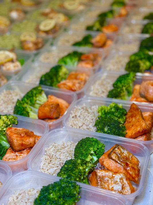 F1 Crispy Sesame Salmon with Wholegrain Rice & Broccoli. 534 calories: 39GC/27GF/32GP
